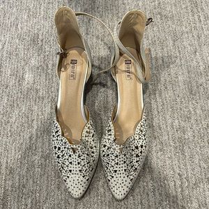 IDIFU Silver Heels with Cutout Design